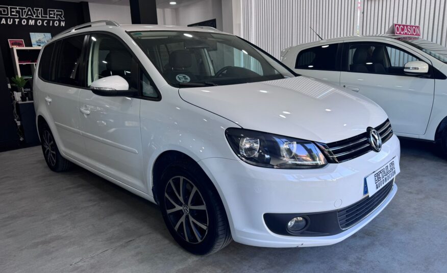 VOLKSWAGEN Touran 2016