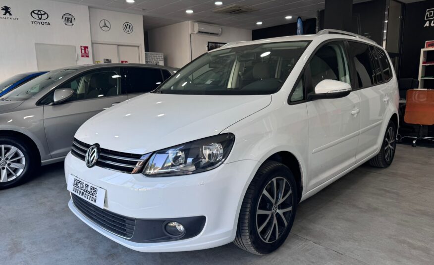 VOLKSWAGEN Touran 2016