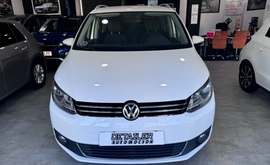 VOLKSWAGEN Touran 2016