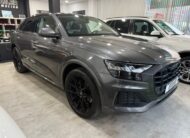 AUDI Q8 2021