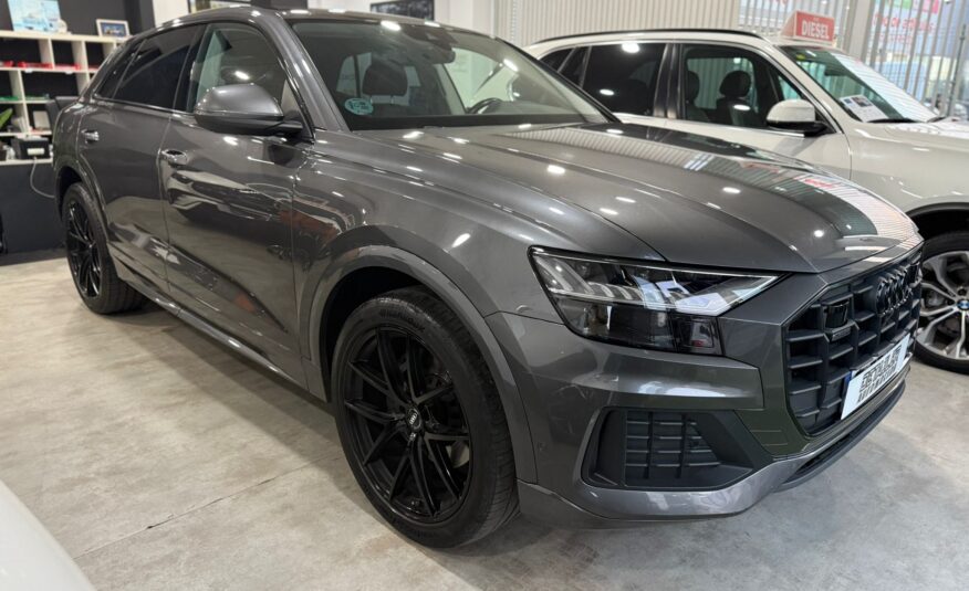 AUDI Q8 2021