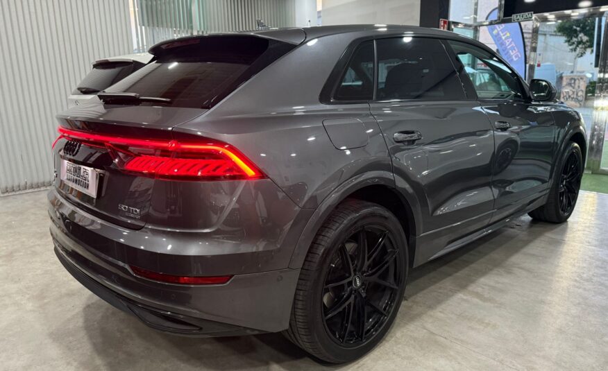 AUDI Q8 2021