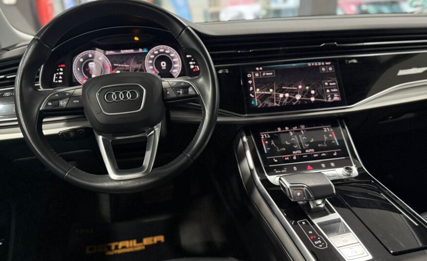 AUDI Q8 2021