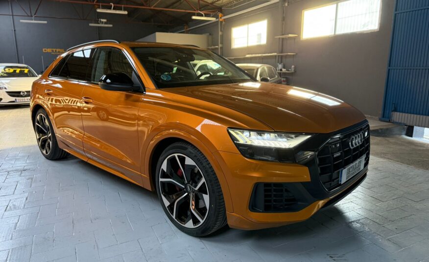 AUDI Q8 BLACK LINE