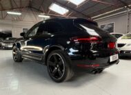 PORSCHE Macan GTS