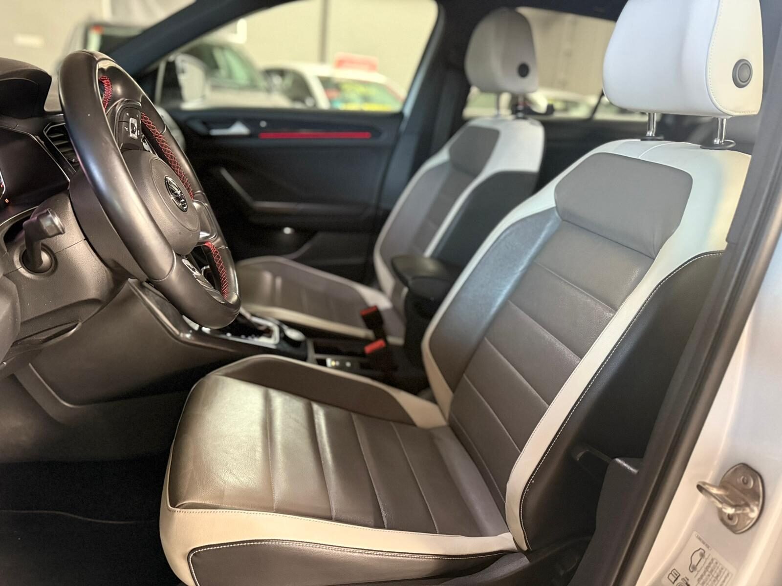 VOLKSWAGEN T-ROC 2.0