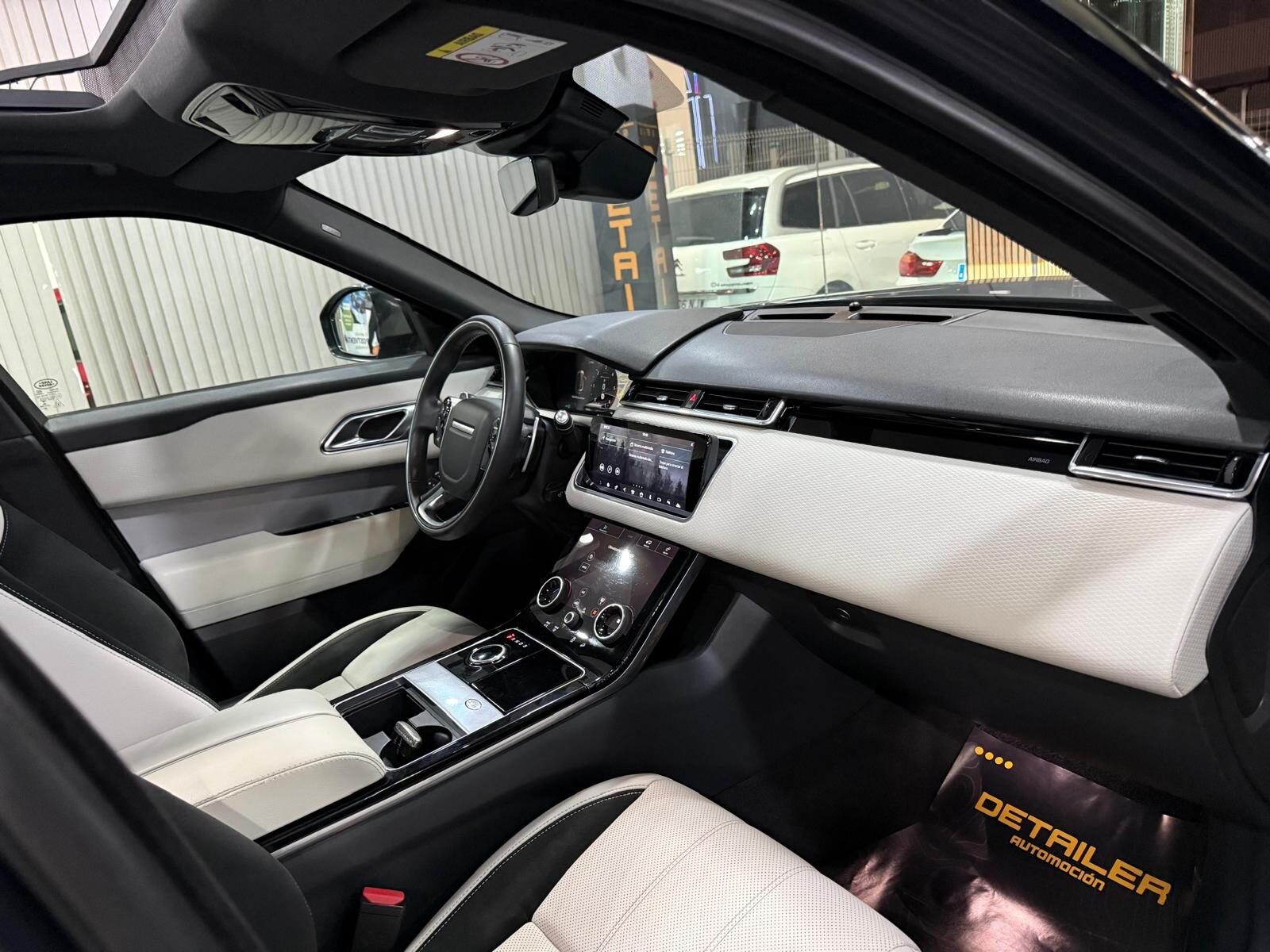 LAND-ROVER VELAR 2.0 R-DINAMIC