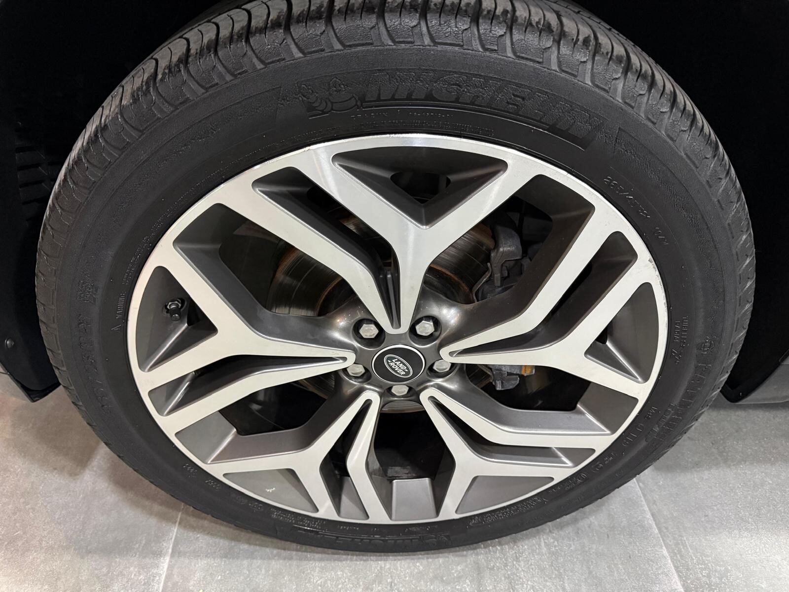 LAND-ROVER VELAR 2.0 R-DINAMIC