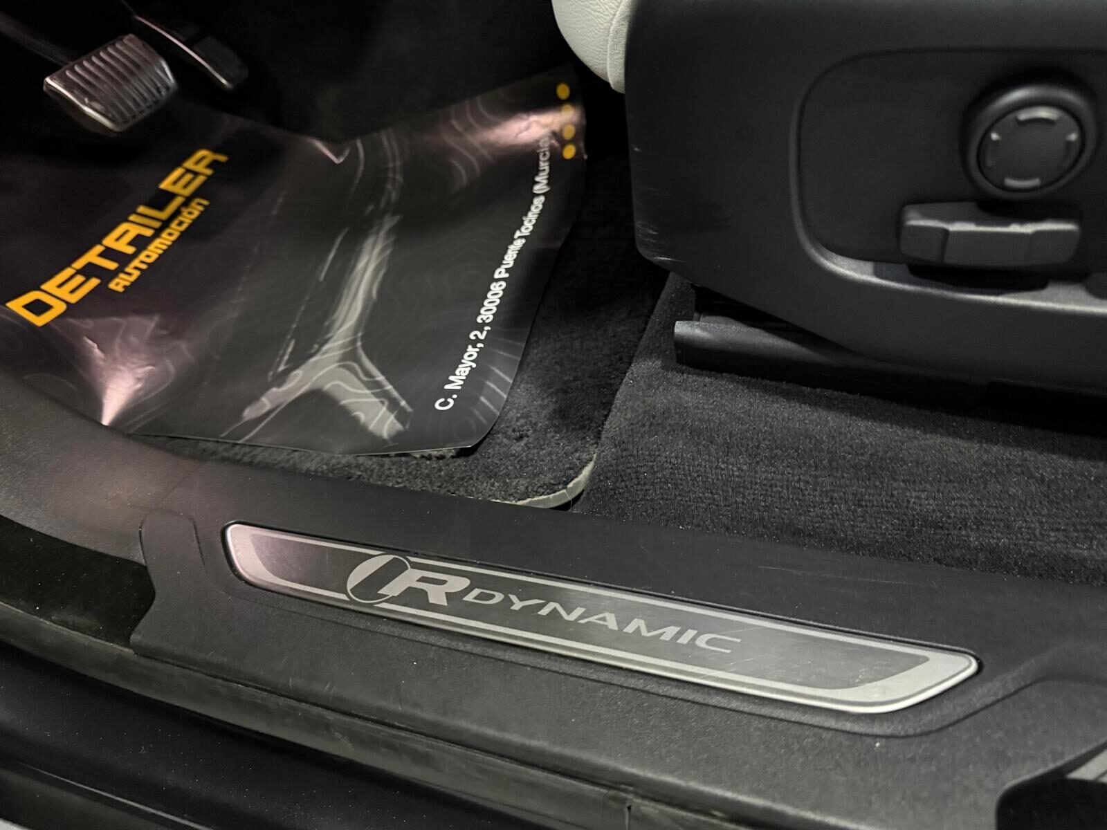 LAND-ROVER VELAR 2.0 R-DINAMIC