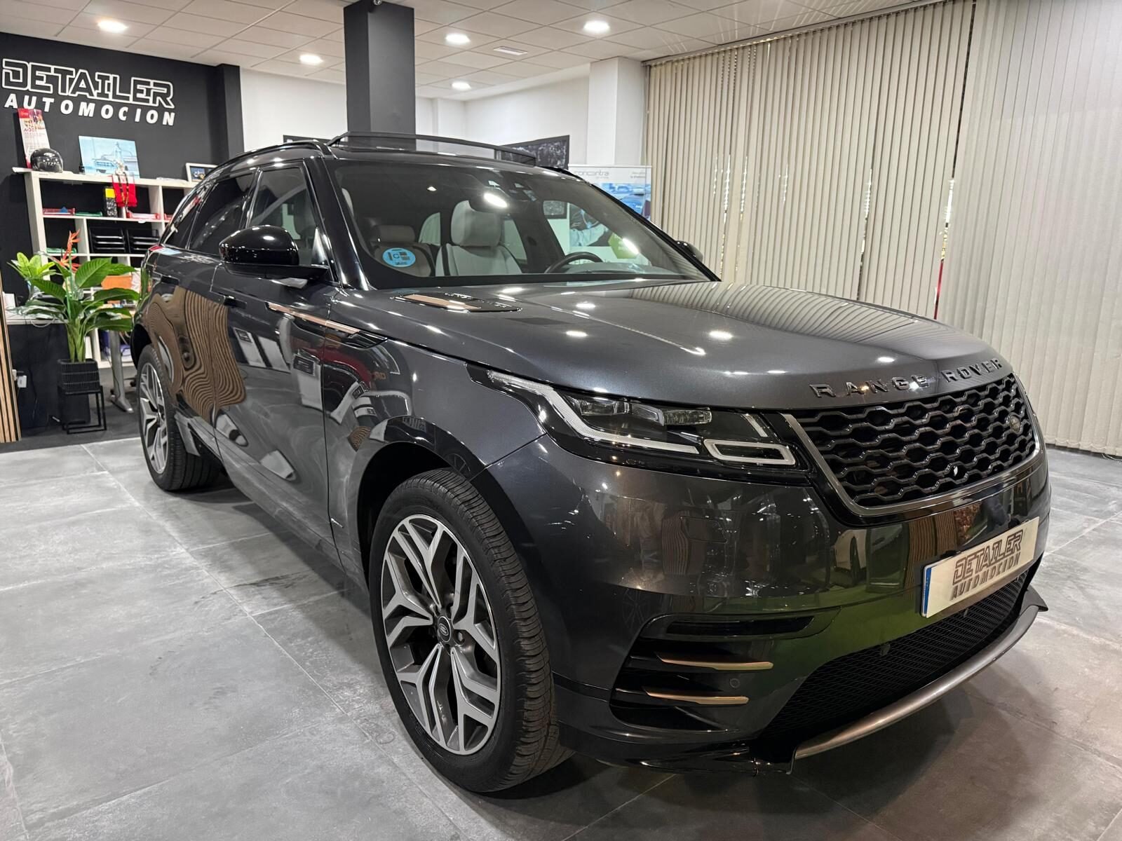 LAND-ROVER VELAR 2.0 R-DINAMIC
