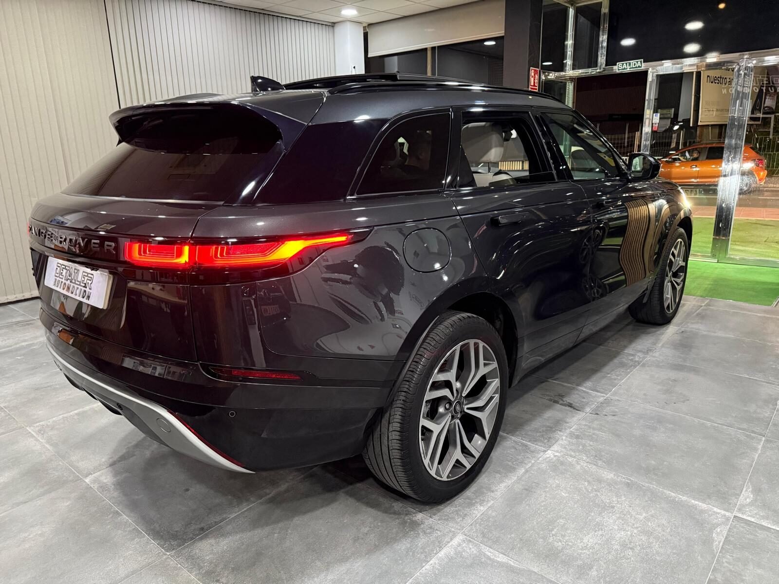 LAND-ROVER VELAR 2.0 R-DINAMIC