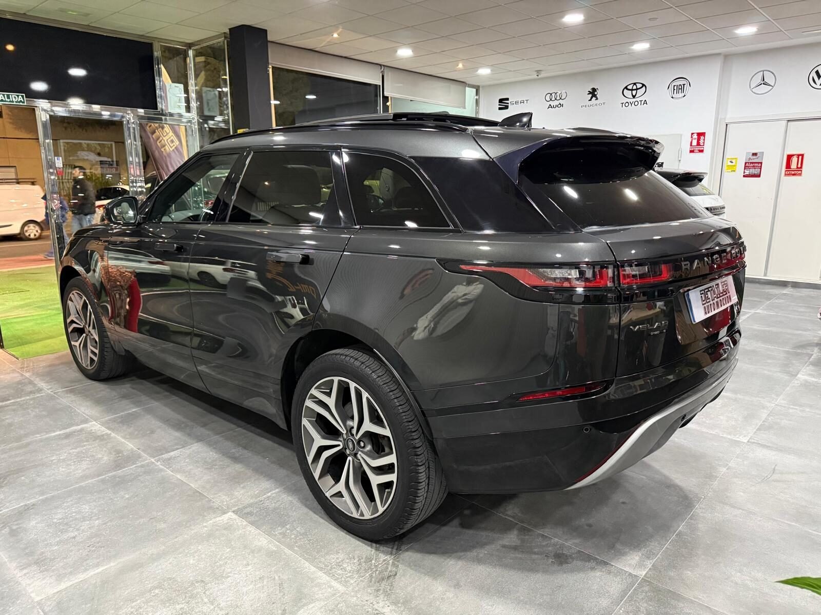 LAND-ROVER VELAR 2.0 R-DINAMIC