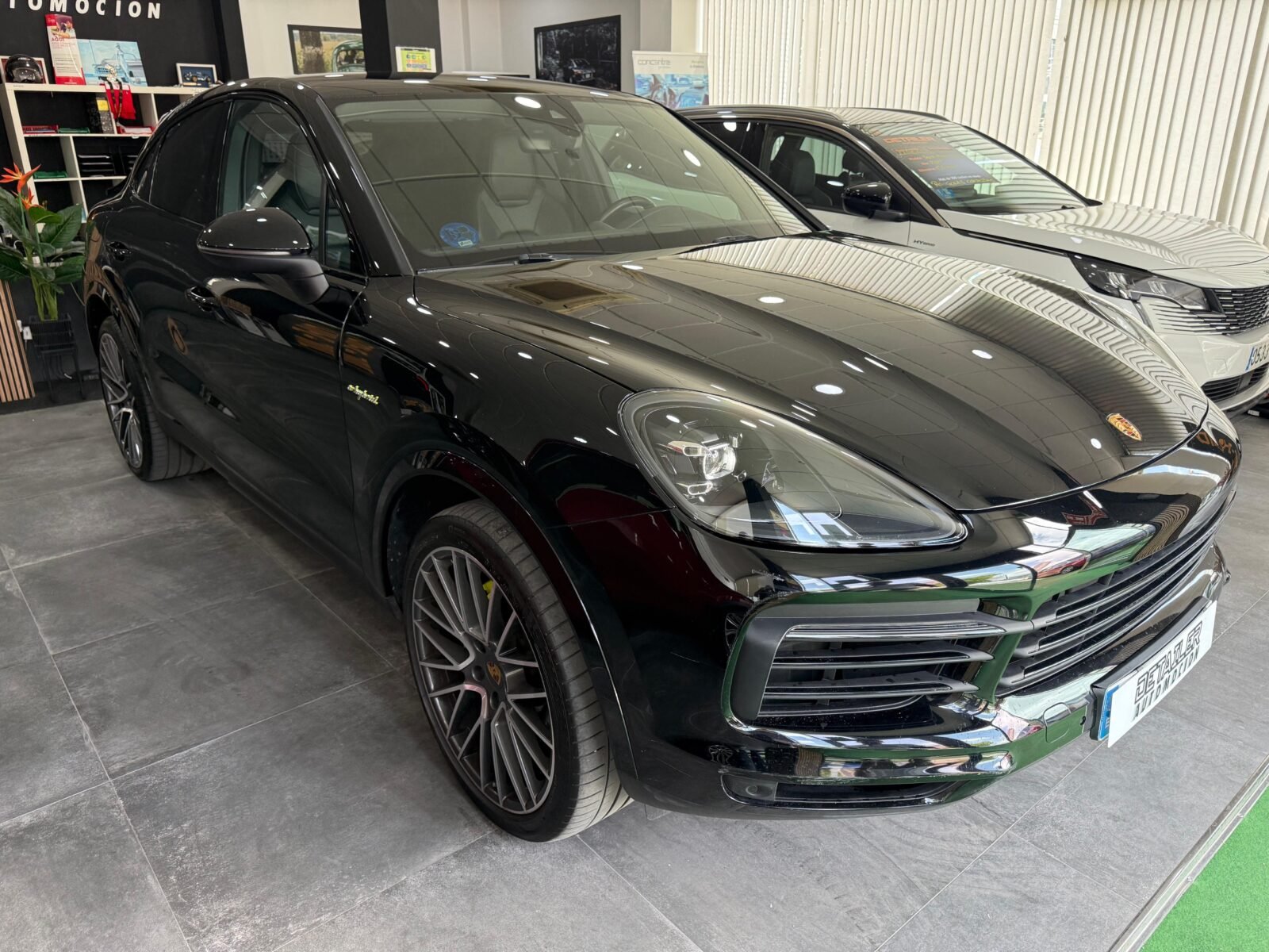PORSCHE E-HYBRID