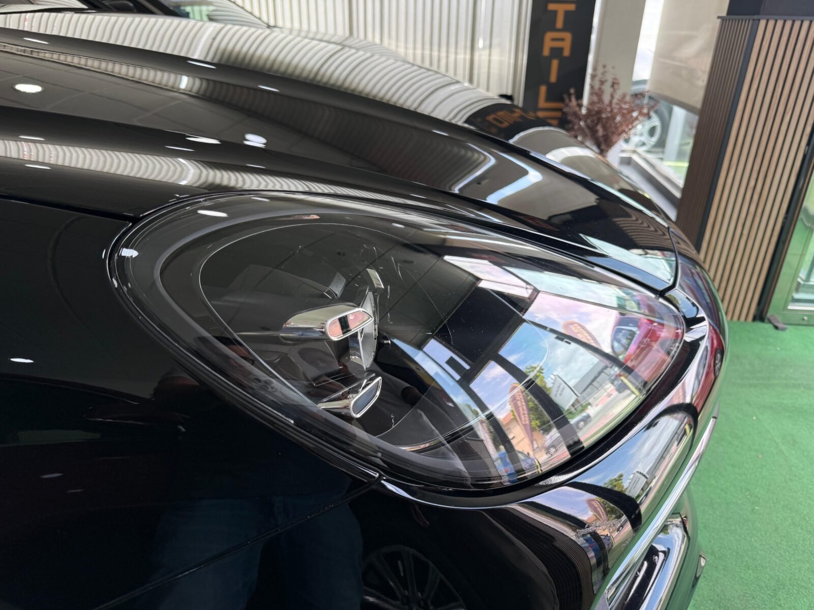 PORSCHE E-HYBRID