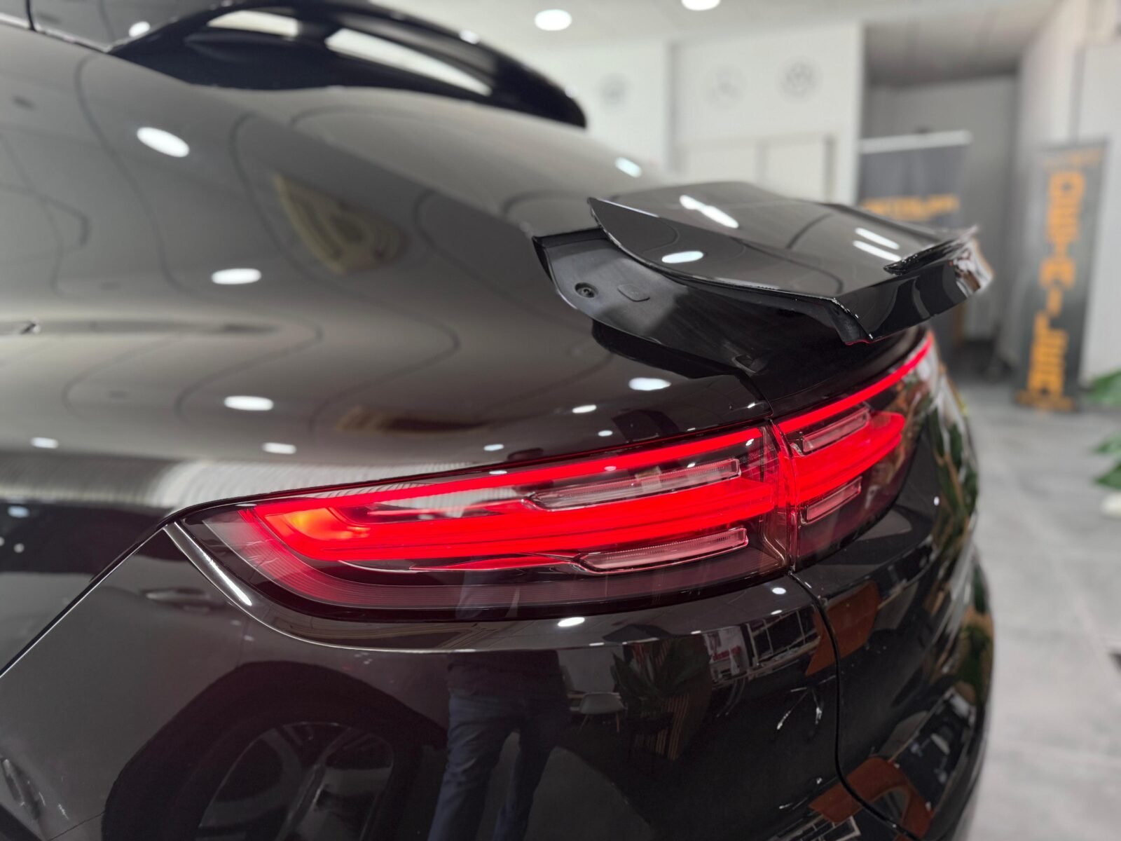 PORSCHE E-HYBRID