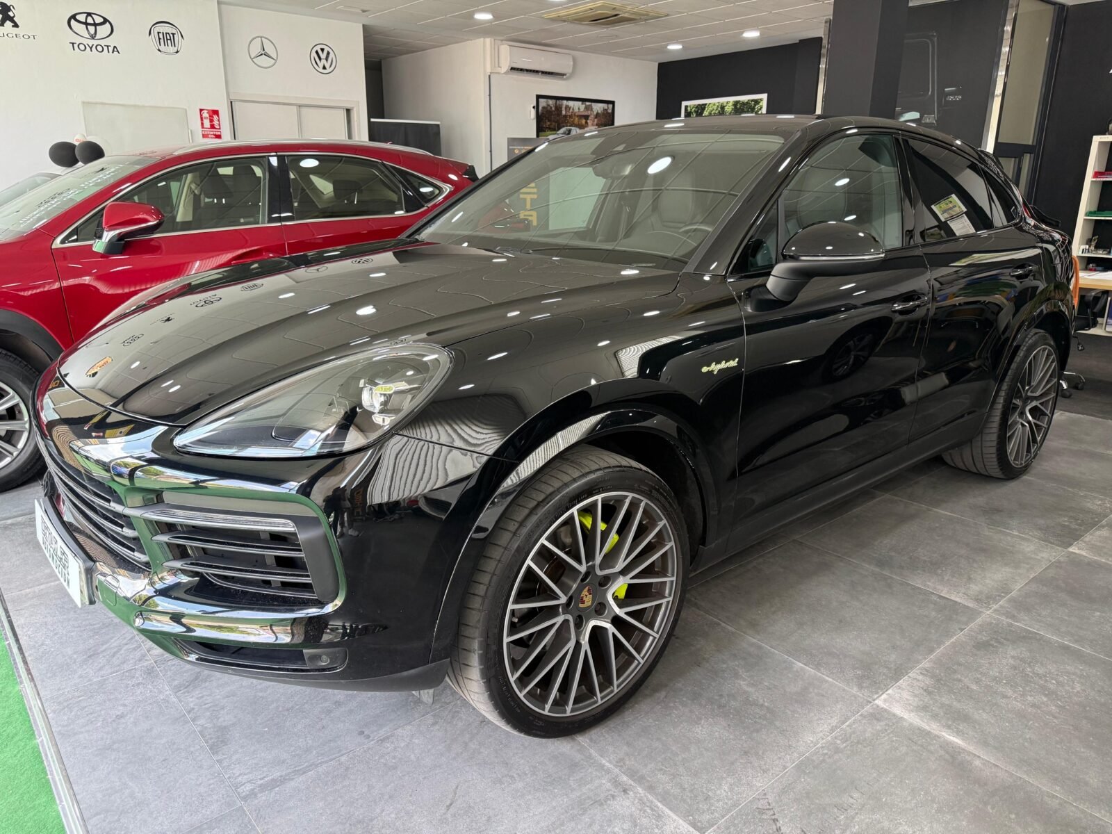 PORSCHE E-HYBRID