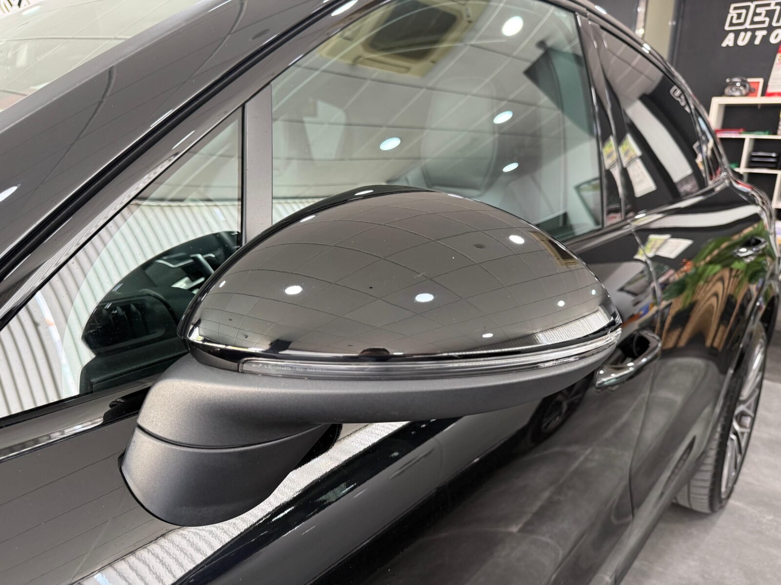 PORSCHE E-HYBRID