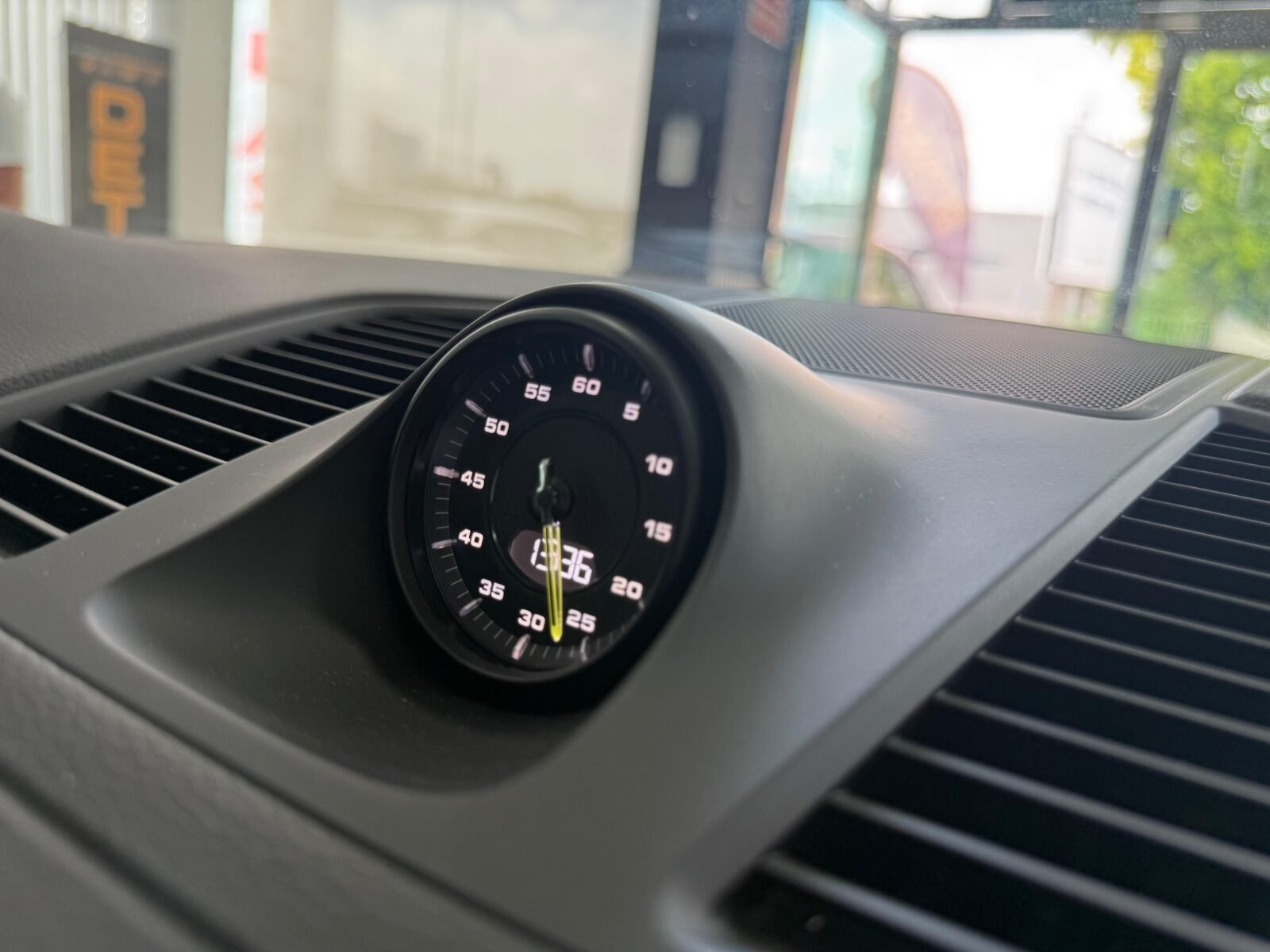 PORSCHE E-HYBRID