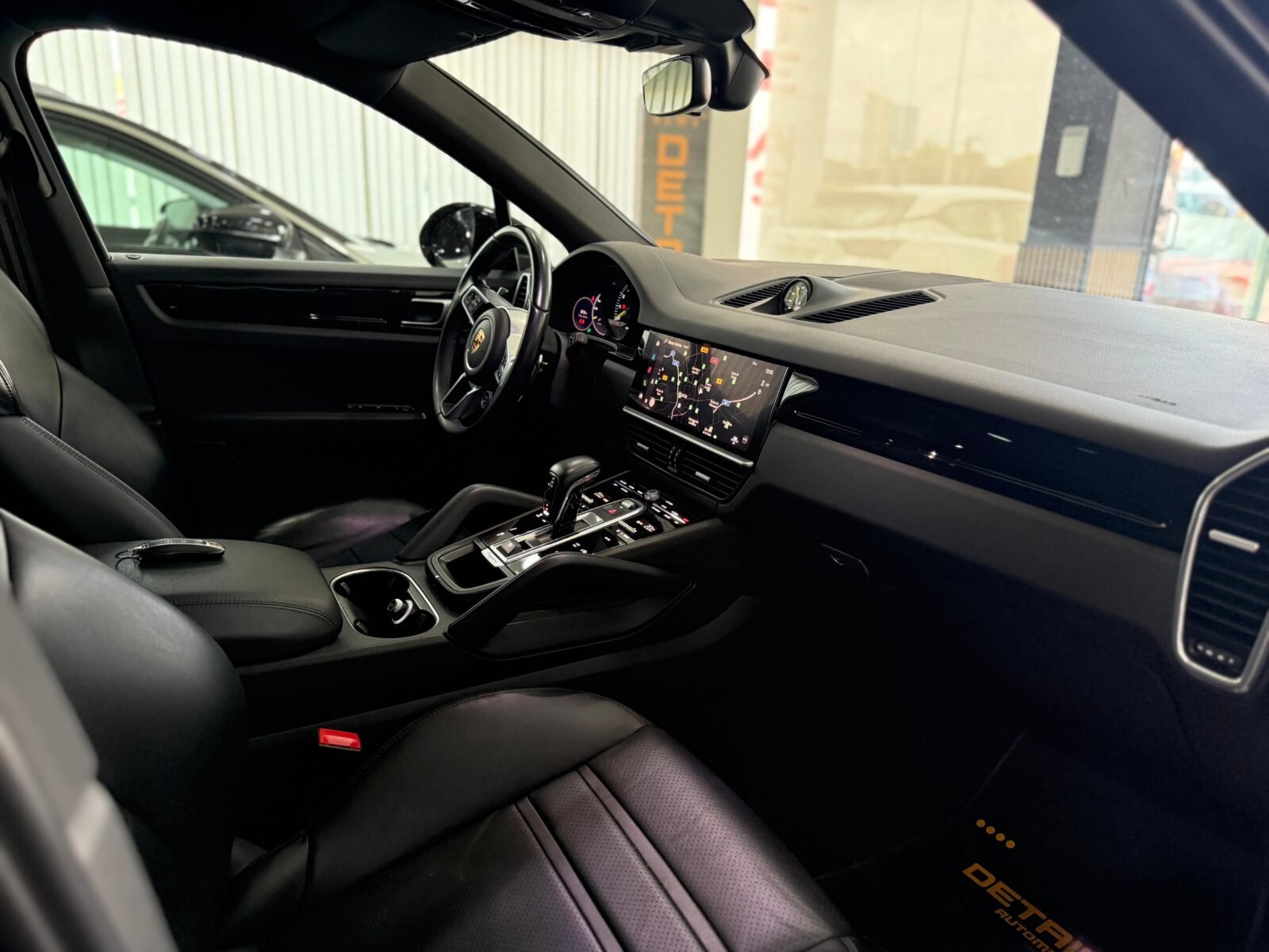 PORSCHE E-HYBRID