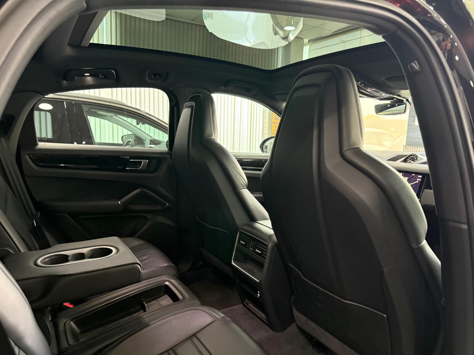 PORSCHE E-HYBRID