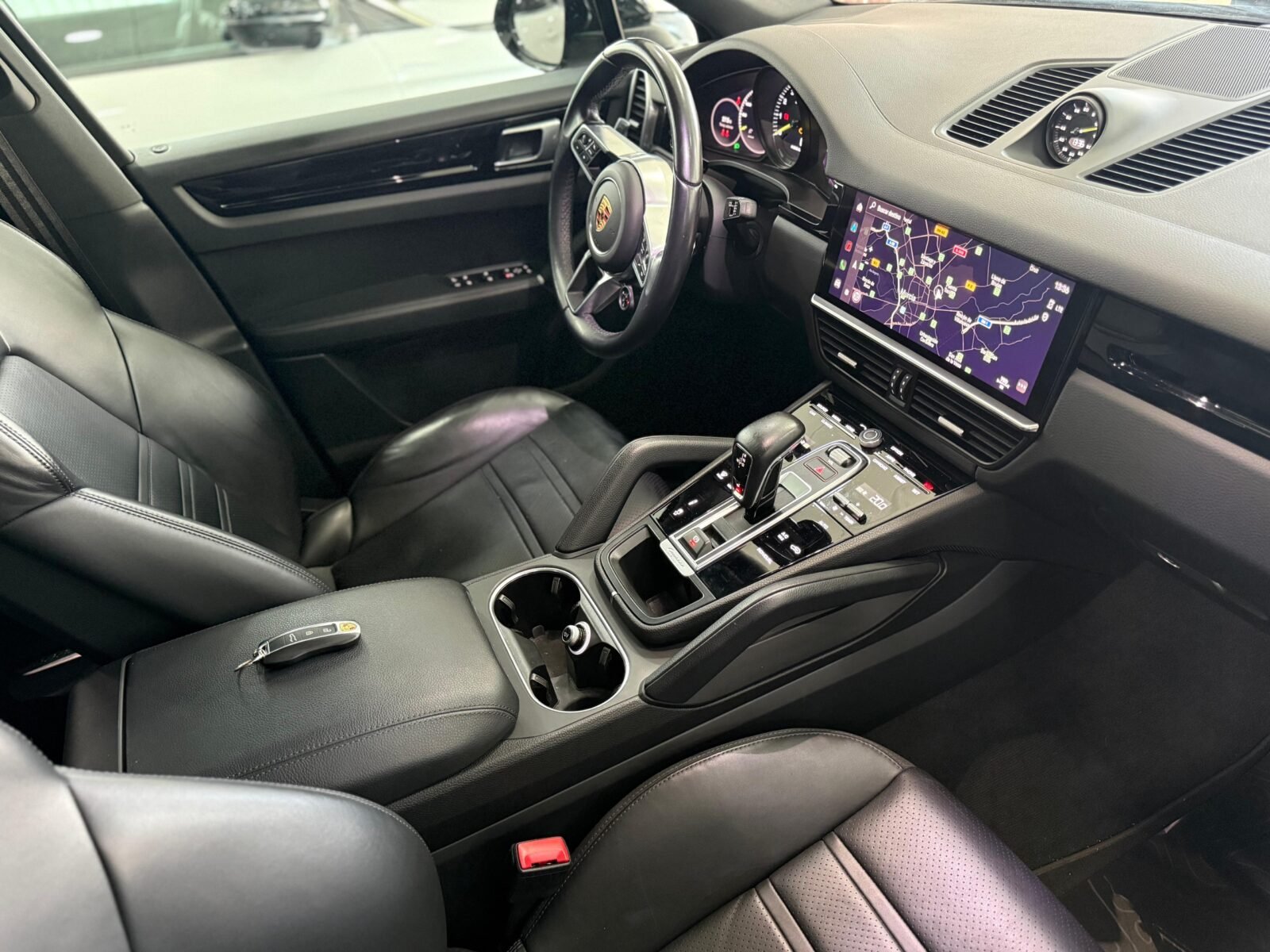 PORSCHE E-HYBRID