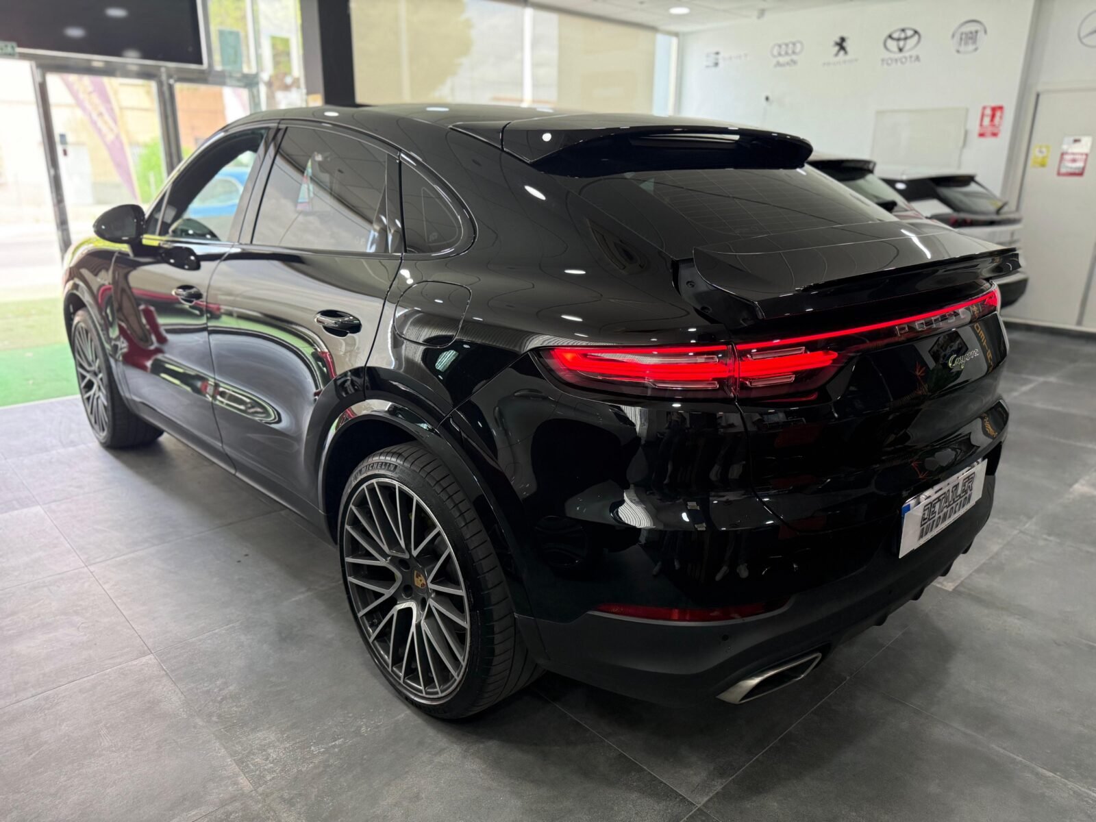 PORSCHE E-HYBRID