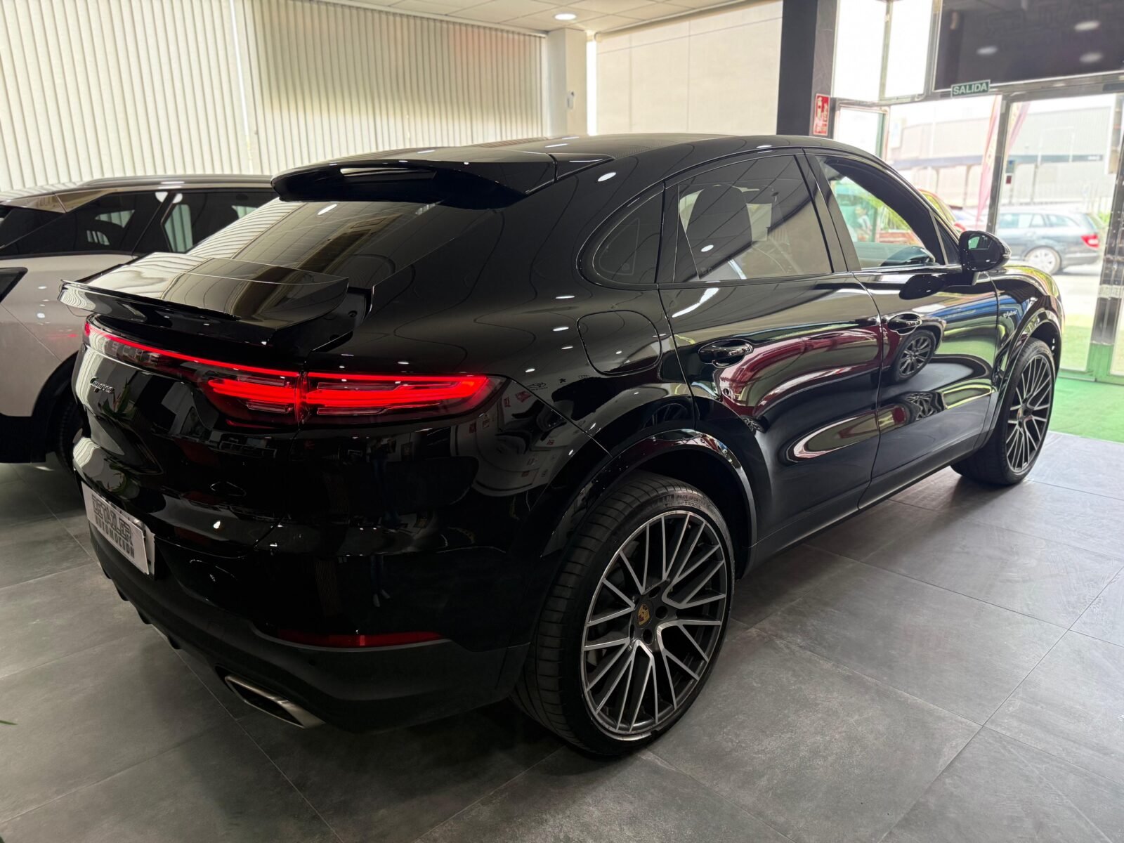 PORSCHE E-HYBRID