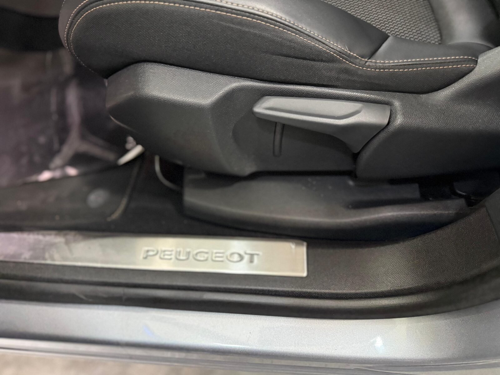 PEUGEOT 3008 HYBRID