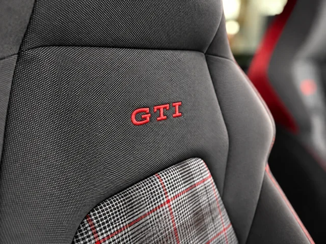 VOLKSWAGEN GOLF GTI 2.0