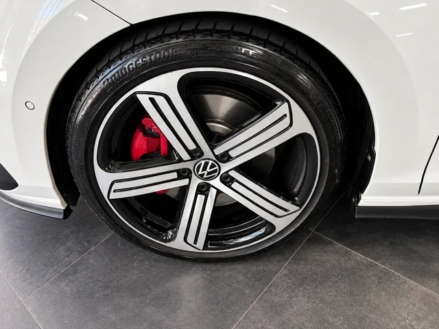 VOLKSWAGEN GOLF GTI 2.0