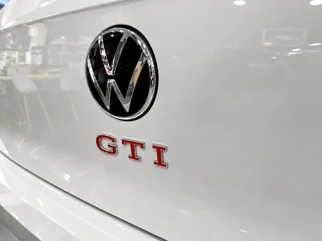 VOLKSWAGEN GOLF GTI 2.0