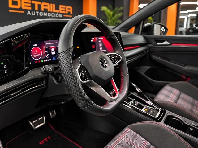 VOLKSWAGEN GOLF GTI 2.0