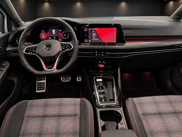 VOLKSWAGEN GOLF GTI 2.0