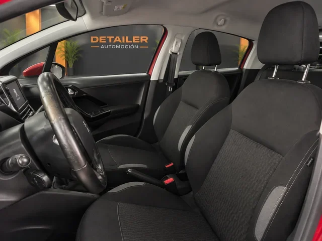 PEUGEOT 208 STYLE